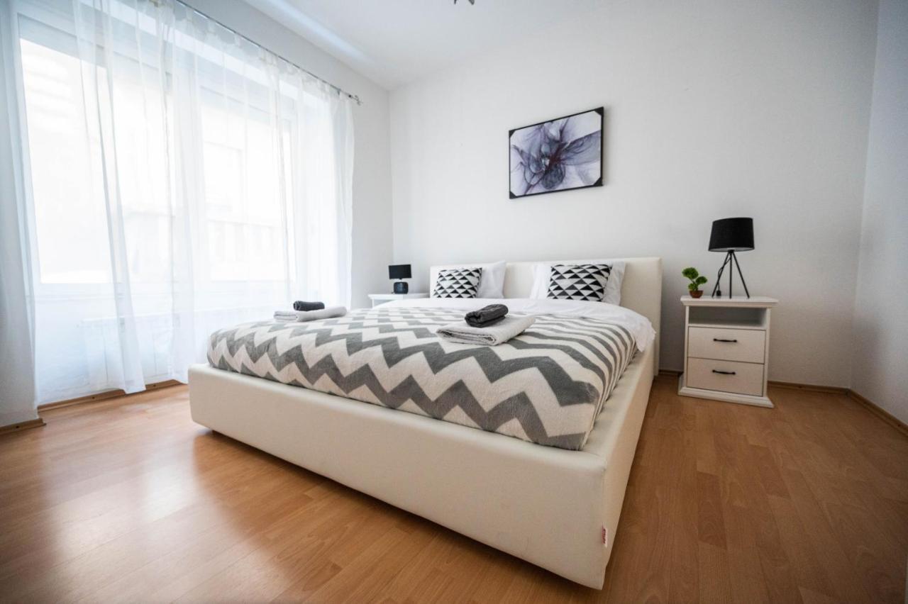 Bright And Modern 1Bdr Apartment In The Center Saraievo Exterior foto